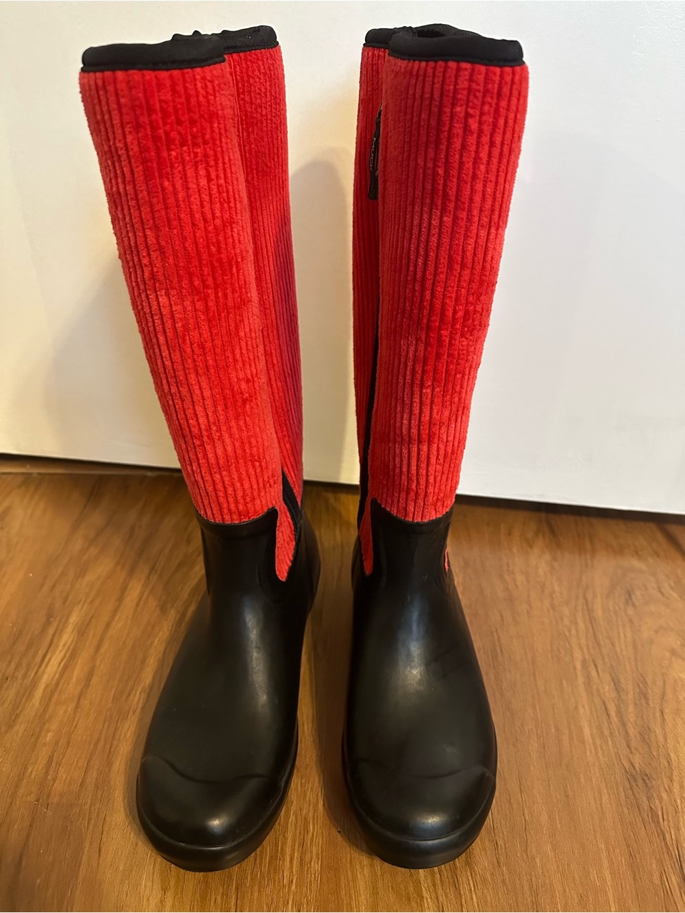 🎄 Muck Boot Company Southfork tall corduroy rain boots red black women’s 8